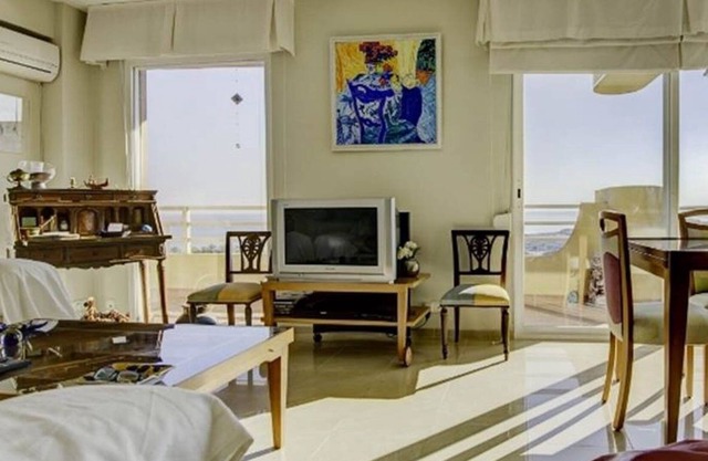 EL SALER Apartment - Great views. Beach & golf. WIFI.