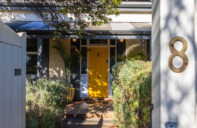 ELANORA ROSE IS WITHIN CLOSE WALKING TO SHOPS, CAFES AND THE PT ELLIOT BAKERY