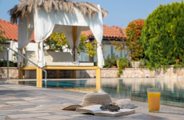 Elefteria Apts & Suites