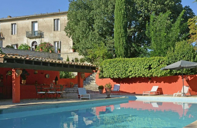 Elegant house with swimming pool in Hérault