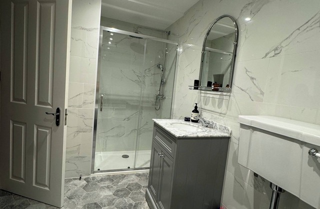Elegant 1BD Hidden Gem w/Private Patio — Fulham!