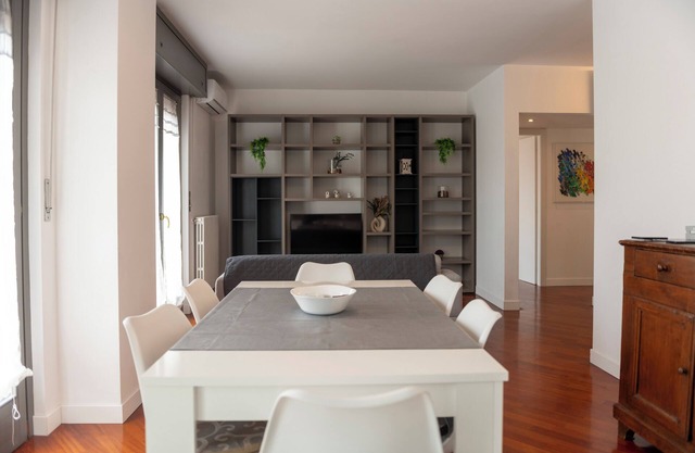 Elegant 2 Bedroom, 2 Bathroom Apartment in the Heart of Chinatown Milan