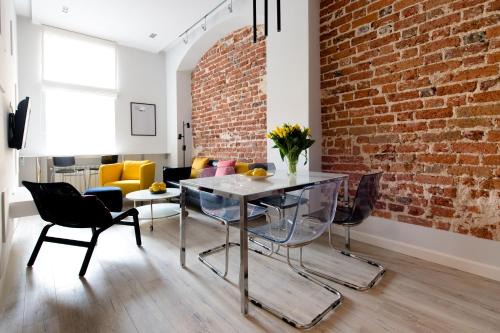 Elegant 2BR, Amazing Old Town Views, Plac Solny Walk to Rynek! Amenities