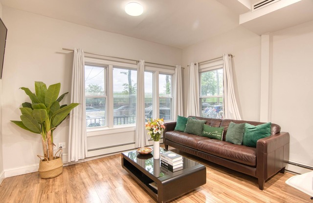 Elegant 2BR Modern Oasis Brand-New Build, Luxe Touches & Lightning-Fast WiFi, AC