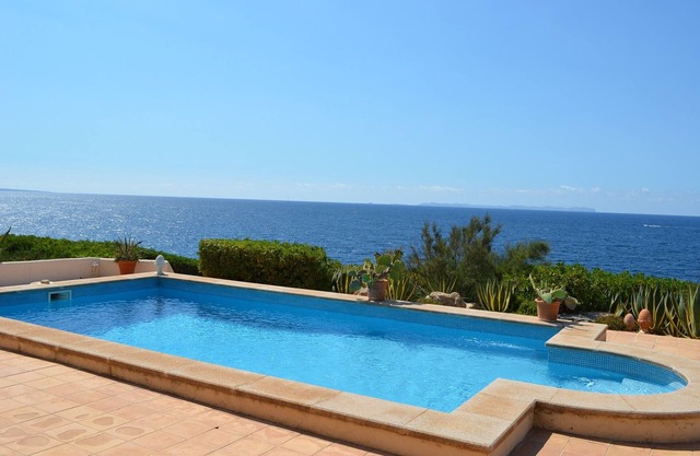Elegant 3-bedroom villa in Fig.1. Sea line with stunning views
