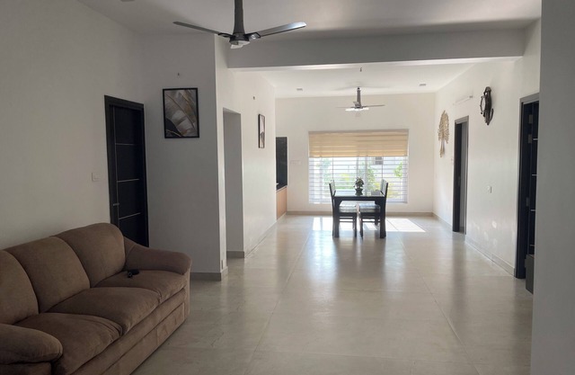 Elegant 3-BR Serviced Apartment with Full Amenities and Near City Hotspots