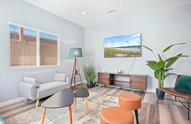 Elegant 3BR/2BA Remodeled Oasis Near Disneyland