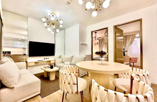 Elegant, and Family-Friendly 2BR in Pine Suites
