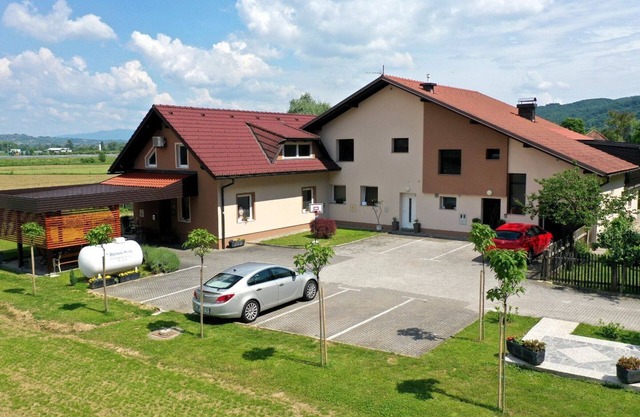 Elegant and Stylish Retreat Apartments with Terrace - Three Bedroom Apartment with Terrace