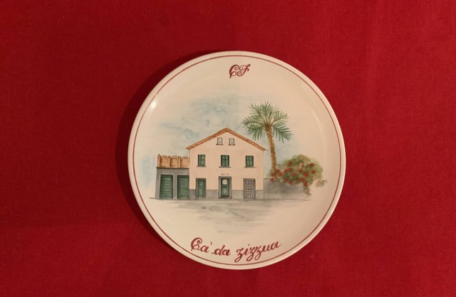 Elegant apartment in an ancient Ligurian village 10' from the sea