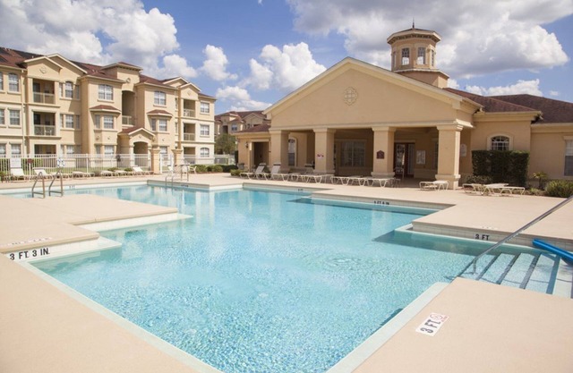 Elegant Condo w/Pool View Balcony Resort Pool & Gym. Near Disney/Shops