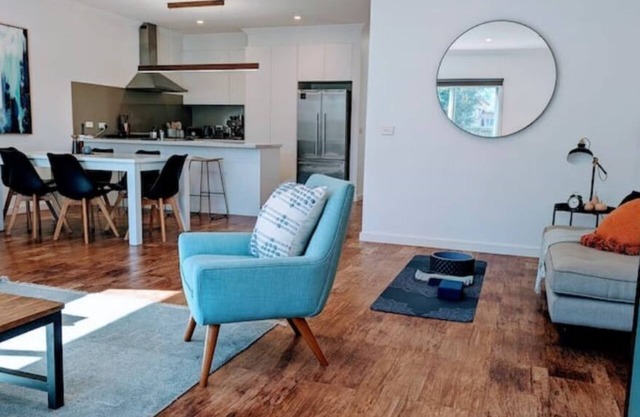 Elegant Cosy Ballarat Central Getaway with Tesla Chargern