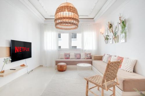 Elegant & Cosy Family Apartment - Central Location in Tanger - Fast WiFi & Netflix