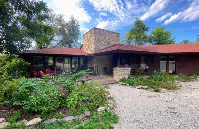 Elegant country retreat near Spring Green w expansive views of Driftless Region