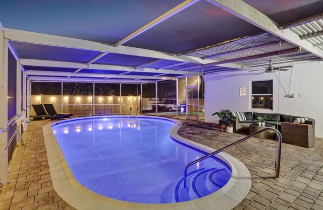 Elegant & Cozy Heated Pool/5 min to Beach/GameRoom