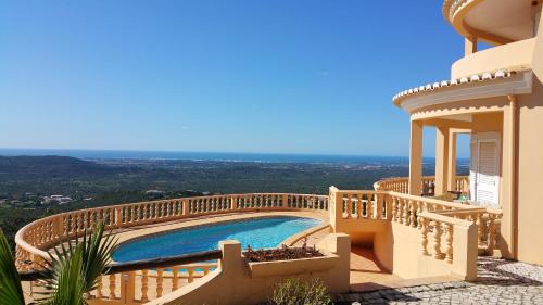 Elegant family house in Loulé with private pool