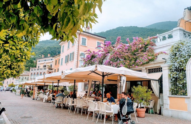 ELEGANT FLAT ON THE GARGNANO PORT