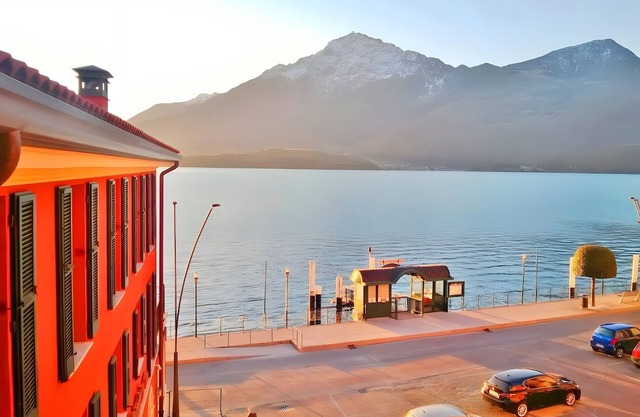 Elegant Holiday Home with Lake Como View, Wi-Fi and Air Conditioning