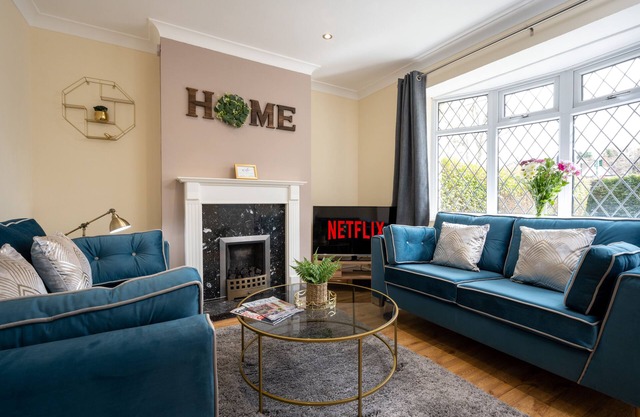 ♥ Elegant house with large garden and outdoor furniture near NEC, JLR, Solihull