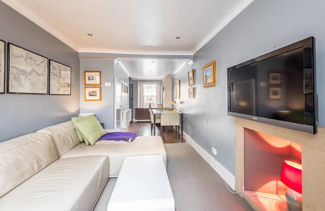 Elegant, modern Townhouse in centre of Ancient and Stylish St Andrews