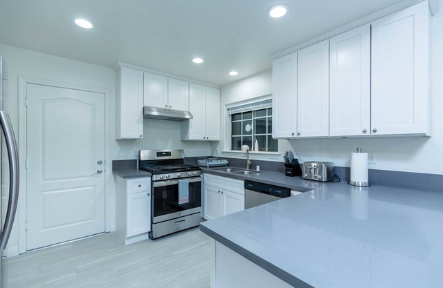 Elegant Pasadena Retreat Prime Comfort Awaits