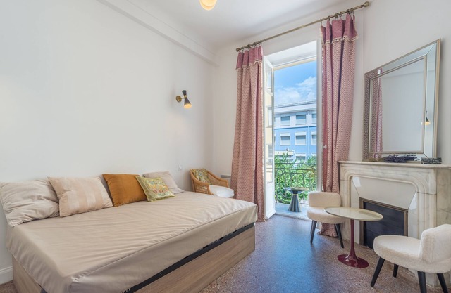 Elegant renovated 2 bdr Nice Center Riquier 51sq m.