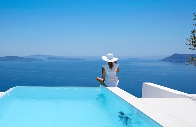 Elegant Santorini House | Villa Serenity |Caldera View|Outdoor Hot Tub| Private.