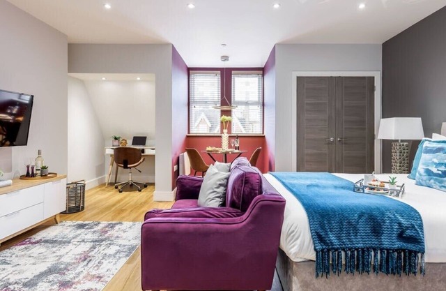Elegant Seaside Studio Apt w/Free Gym & Parking