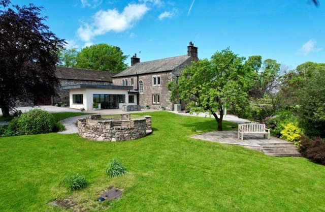 Elegant & spacious farmhouse with wonderful views