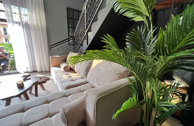 Elegant two bedroom Apartment by Hermie Homes