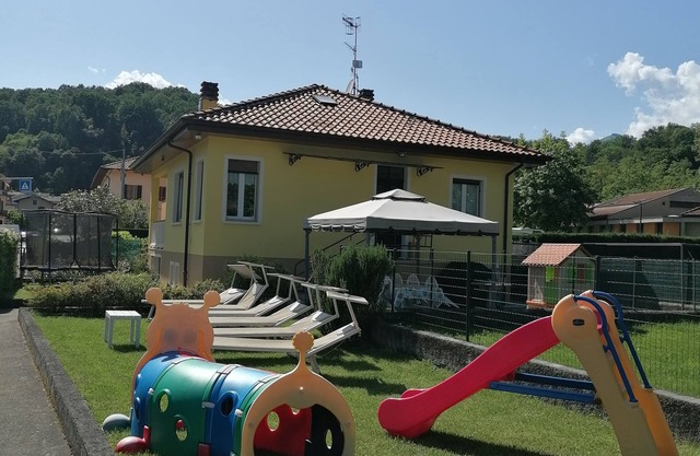 Elena Holiday Home: House with garden, children's paradise, private parking