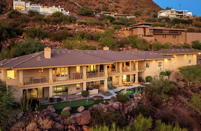 Elevated Escape on Camelback—Scottsdale’s Most Scenic Stay
