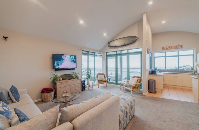 Elevated Ocean View Oasis - 3-BR, 2-Bath, Parking
