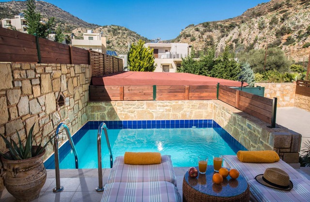 Elia 5,cozy two-level maisonette,private pool,close to Heraklion