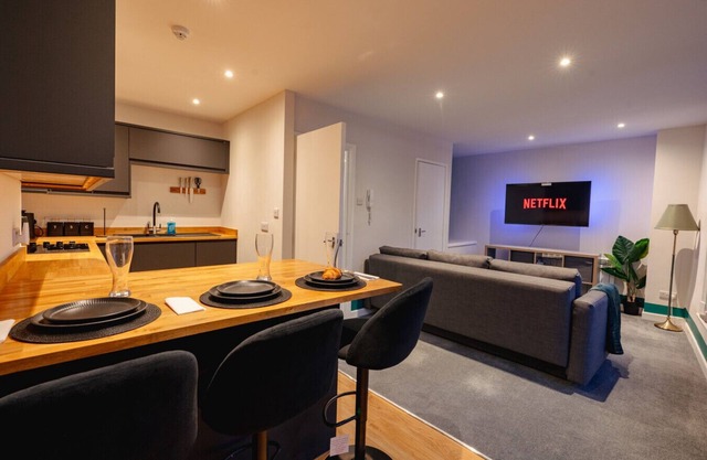 Elite City Centre Apartment