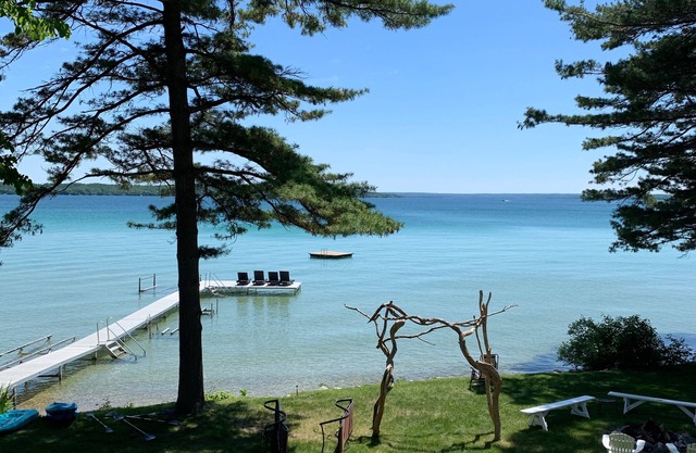 Elk Lake Fall Color Weekends, 6 BR, 14 beds, 5 baths, Barrel Sauna, sleeps 22