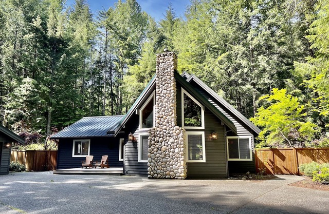 Elk Meadow Chalet - Premier Mountain Home - Mt Rainier & Crystal Mountain