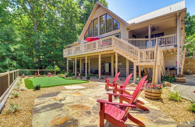 Ellijay Cabin w/Hot Tub & Mountain Views