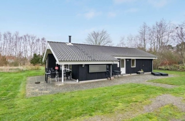 "Elni" - 900m from the sea by Interhome