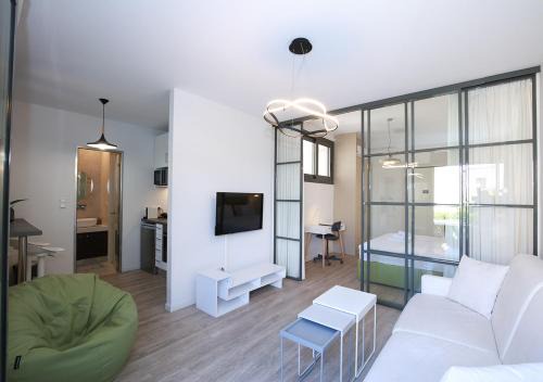 Emily in Athens - Central chic flat with terrace Syntagma E1