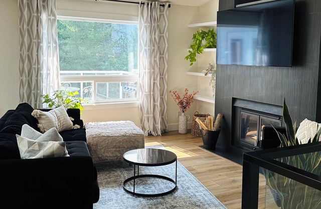 Empty Nest Acreage Living Close to Edmonton