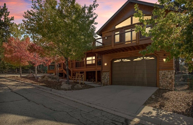 Enchanting Snow Escape + Hot Tub + Game Room