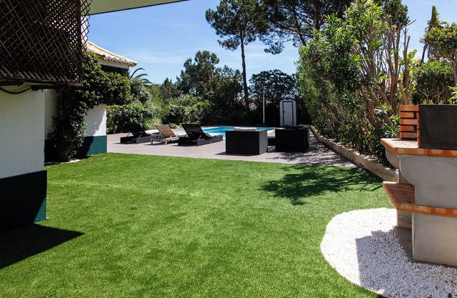 Encosta do Lago, two suits Finest Apartment with Private Pool and garden.