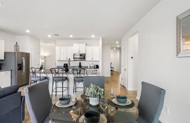END OF SUMMER SPECIAL 30%OFF Beautiful Spacious Home