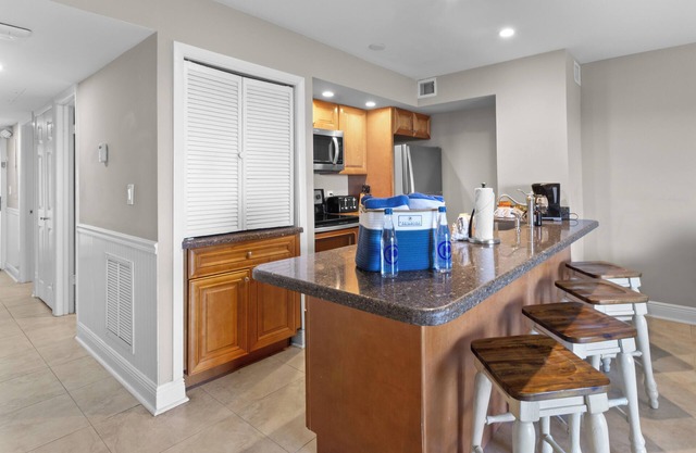 Enjoy Amazing Views in our 4 Spacious Units, Heated Pool, Fully-Equipped Kitchen