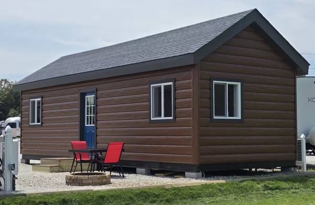 Enjoy cabin #64 at Heritage Acres Park with swimming, splash pad & more!