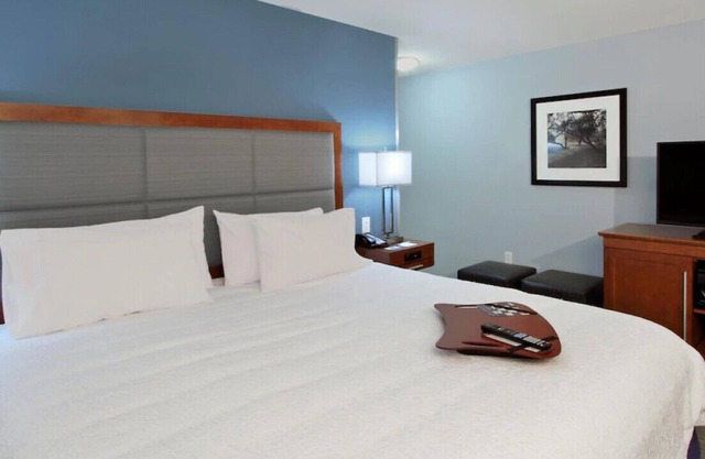 Enjoy Chic Relaxation in Your Stunning Room
