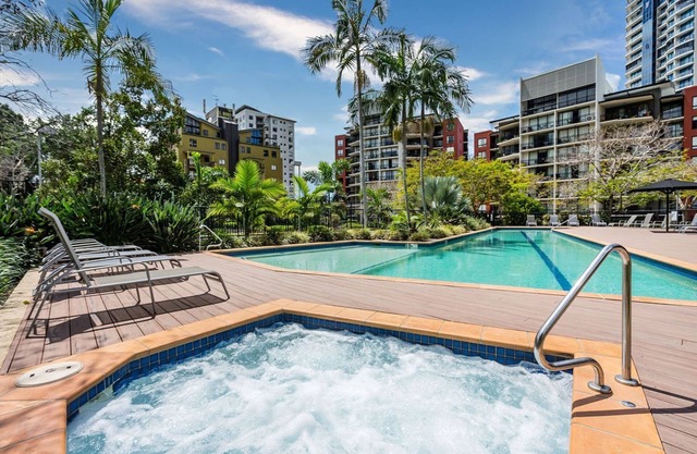 Enjoy Easy Access To Everything From This Perfectly Located One Bedroom Unit