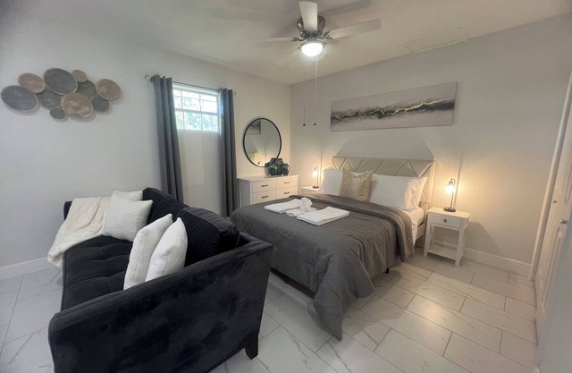 Enjoy in this beautiful and serene south Lakeland areanPerfect for 4 traveler