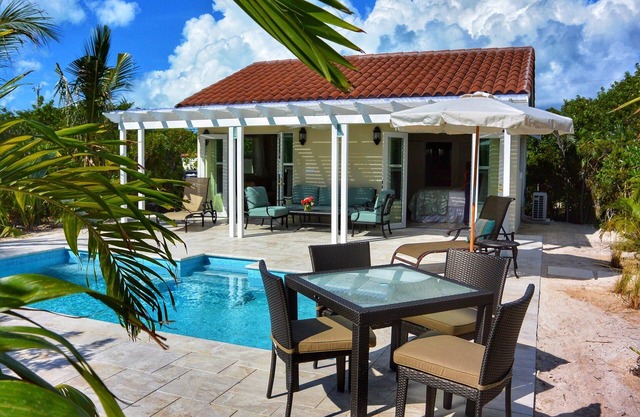 Enjoy Secluded Cottage w/Pool Jacuzzi Beach Front - Esencia Cottage